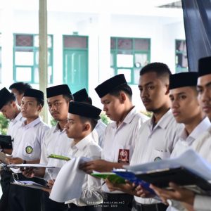 Percontohan Amaliyah Tadris Bahasa Arab dan Inggris Santri Kelas 6 MA Pesantren Darunnajah 2 Cipining