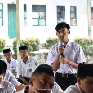 Percontohan Amaliyah Tadris Bahasa Arab dan Inggris Santri Kelas 6 MA Pesantren Darunnajah 2 Cipining