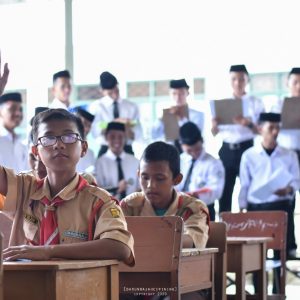 Percontohan Amaliyah Tadris Bahasa Arab dan Inggris Santri Kelas 6 MA Pesantren Darunnajah 2 Cipining