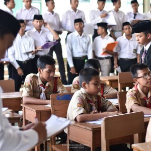 Percontohan Amaliyah Tadris Bahasa Arab dan Inggris Santri Kelas 6 MA Pesantren Darunnajah 2 Cipining