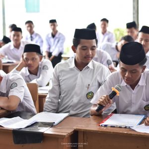 Percontohan Amaliyah Tadris Bahasa Arab dan Inggris Santri Kelas 6 MA Pesantren Darunnajah 2 Cipining