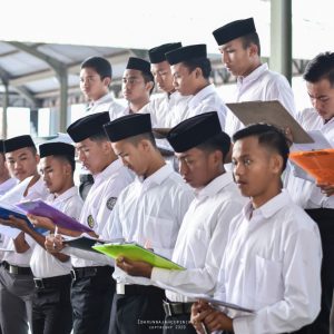 Percontohan Amaliyah Tadris Bahasa Arab dan Inggris Santri Kelas 6 MA Pesantren Darunnajah 2 Cipining