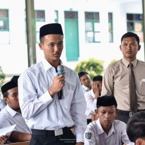 Percontohan Amaliyah Tadris Bahasa Arab dan Inggris Santri Kelas 6 MA Pesantren Darunnajah 2 Cipining