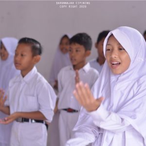 Pembinaan DOKCIL oleh TIM Puskesmas dan Pembimbing di Madrasah Ibtidaiyah Darunnajah 2 Cipining