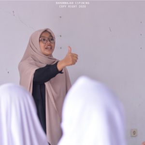 Pembinaan DOKCIL oleh TIM Puskesmas dan Pembimbing di Madrasah Ibtidaiyah Darunnajah 2 Cipining