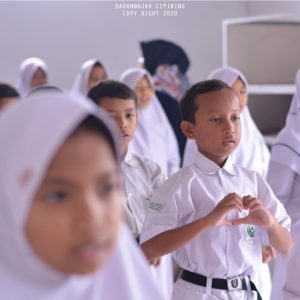 Pembinaan DOKCIL oleh TIM Puskesmas dan Pembimbing di Madrasah Ibtidaiyah Darunnajah 2 Cipining