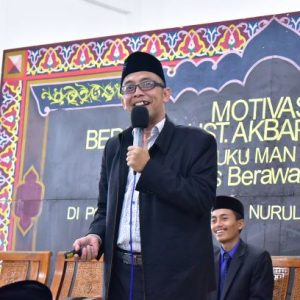 Seminar Motivasi "Man Jadda Wajada" Bersama Ust Akbar Zainudin