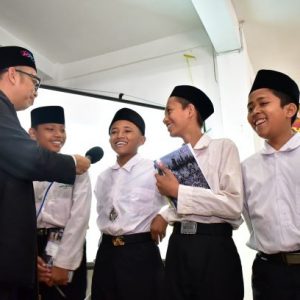 Seminar Motivasi "Man Jadda Wajada" Bersama Ust Akbar Zainudin