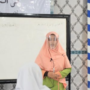 Percontohan Amaliyah Tadris Bahasa Arab dan Inggris Santriwati Kelas 6 TMI Pesantren Darunnajah 2 Cipining