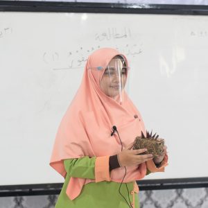 Percontohan Amaliyah Tadris Bahasa Arab dan Inggris Santriwati Kelas 6 TMI Pesantren Darunnajah 2 Cipining