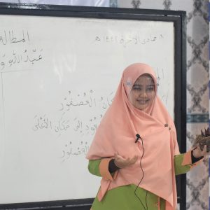 Percontohan Amaliyah Tadris Bahasa Arab dan Inggris Santriwati Kelas 6 TMI Pesantren Darunnajah 2 Cipining