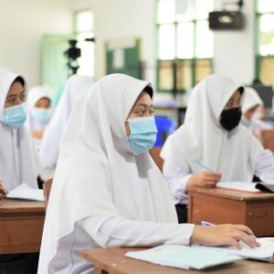 Percontohan Amaliyah Tadris Bahasa Arab dan Inggris Santriwati Kelas 6 TMI Pesantren Darunnajah 2 Cipining