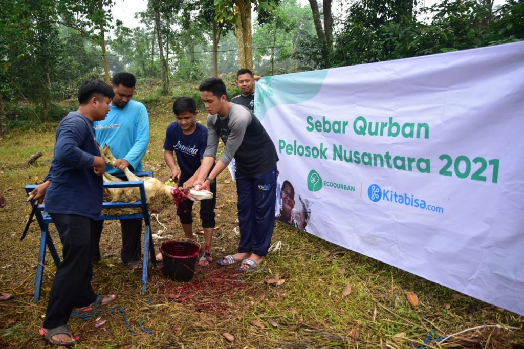 Bersama Darunnajah Eco Qurban dan Kitabisa.com Salurkan 100 Kambing ke Pelosok Negeri