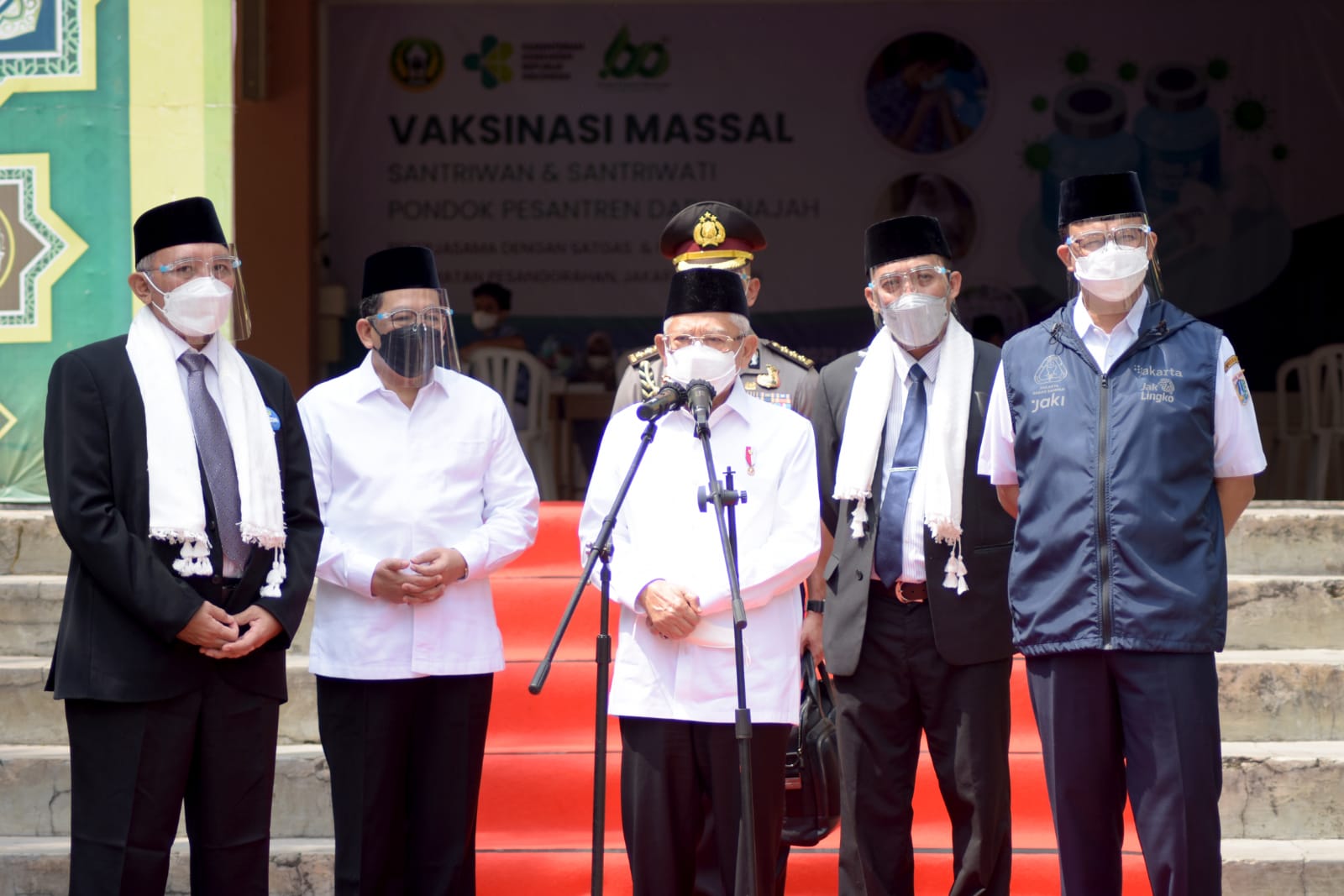 Wapres Tinjau Pembelajaran Tatap Muka dan Apresiasi Soal Vaksinasi Massal di Pondok Pesantren Darunnajah Jakarta