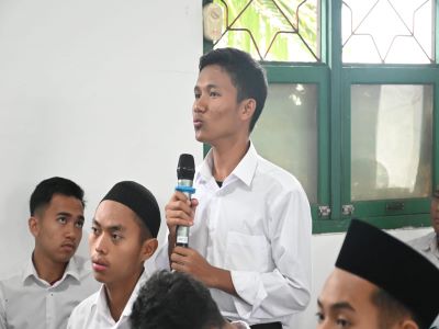 Menyampaikan gagasan-gagasan