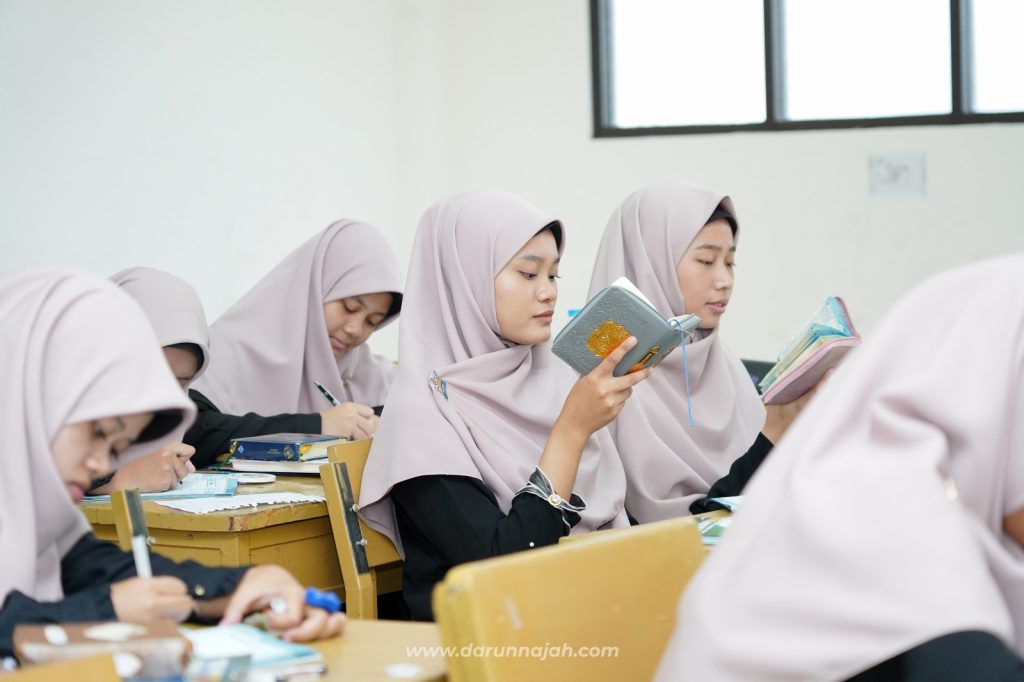 Training of Trainers (ToT) Baca Tulis Al-Quran Santri Kelas Akhir TMI Darunnajah