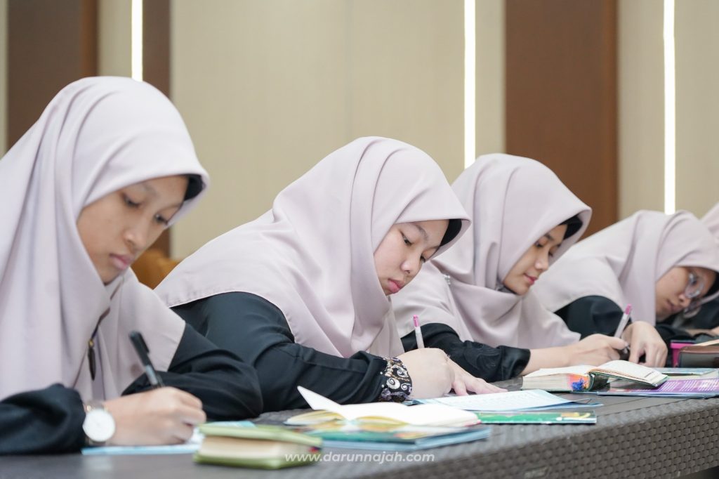 Training of Trainers (ToT) Baca Tulis Al-Quran Santri Kelas Akhir TMI Darunnajah