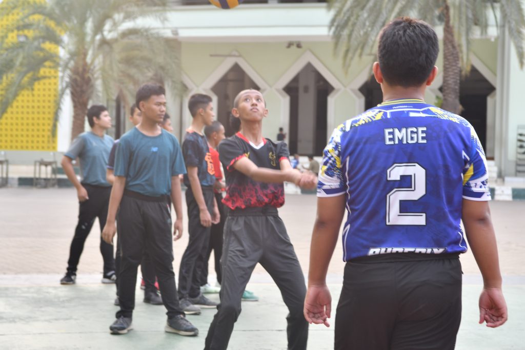 Bina Potensi Santri: Darunnajah Adakan Latihan Klub Volly Gabungan