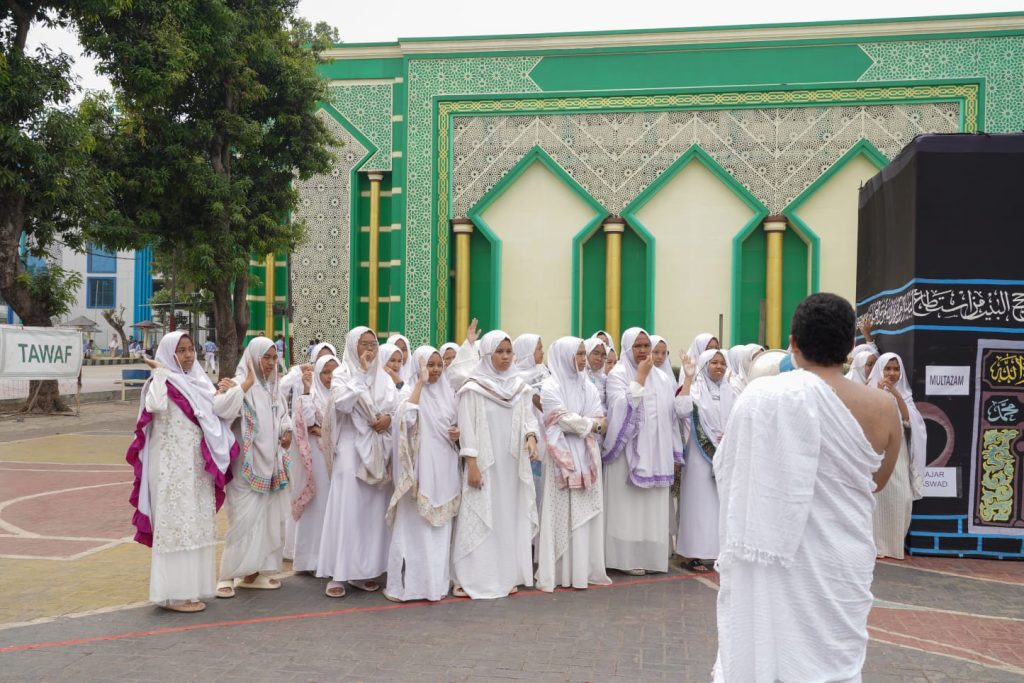 Manasik Haji Santriwan dan Santriwati Kelas 3 dan Intensif TMI di Pondok Pesantren Darunnajah
