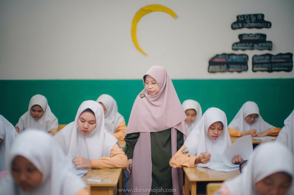 Ujian Tulis di Pondok Pesantren Darunnajah: Menggali Nilai Kehidupan dari Perjuangan Santri
