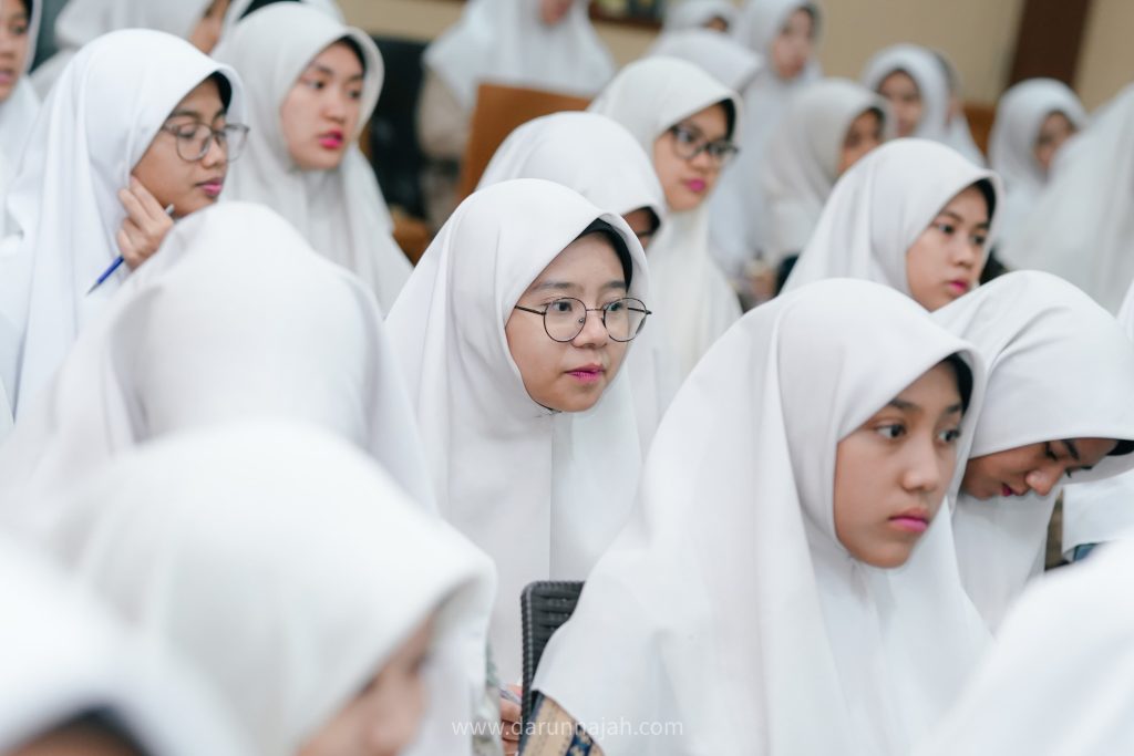 Pembekalan Praktik Pengabdian Masyarakat Santri Kelas Akhir TMI Darunnajah