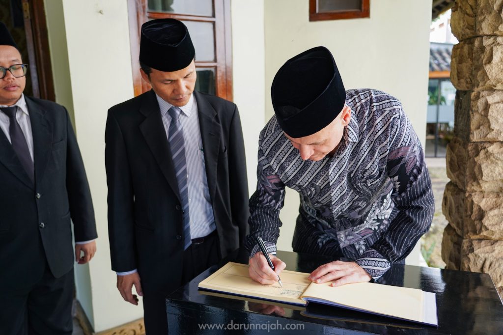 Kunjungan Dubes Bosnia dan Herzegovina, Mr. Armin Limo ke Pesantren Darunnajah