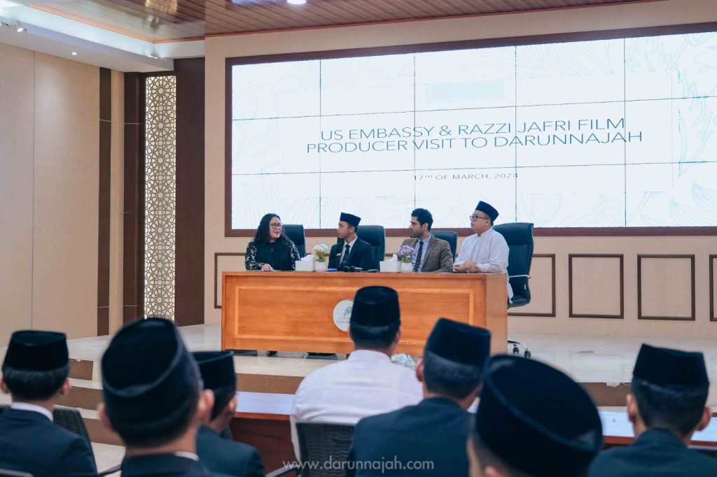 Kunjungan Razi Jafri, Produser Muslim Asal Amerika ke Pesantren Darunnajah