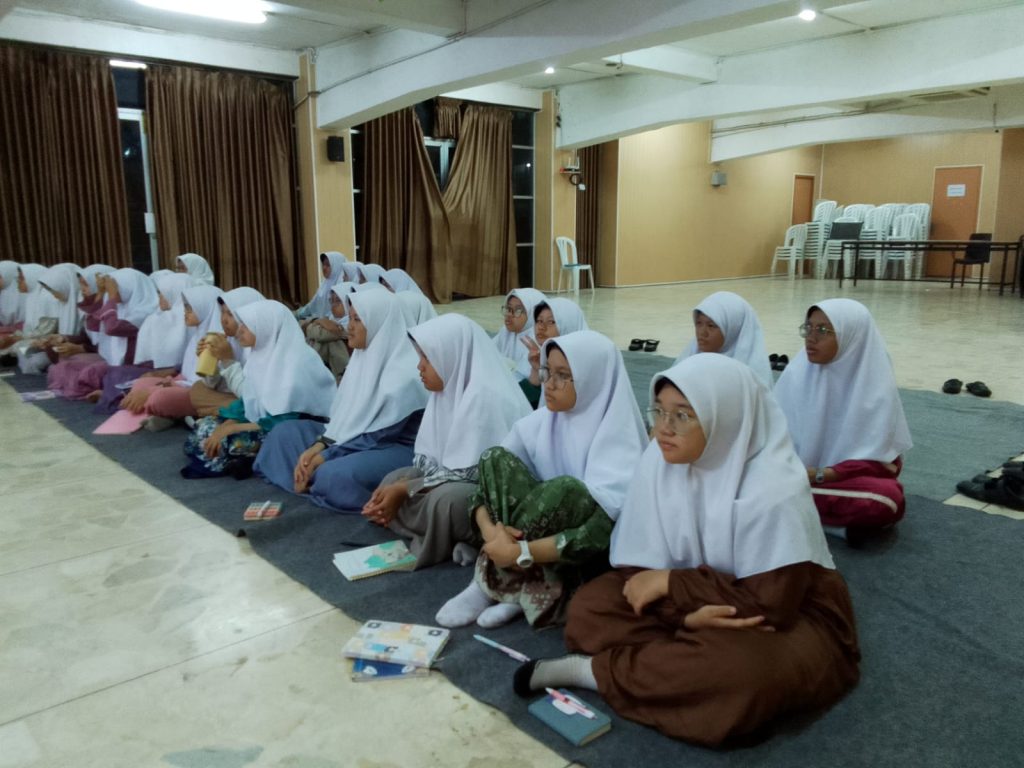 Workshop Kaligrafi Kontemporer Bersama Usthadzah Marfuah Muthuhharoh