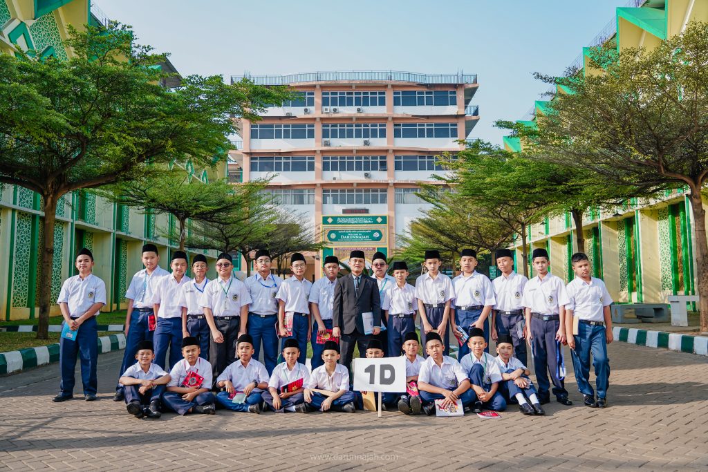 Upacara Perdana Santri Baru Kelas 1 dan Int TMI Darunnajah
