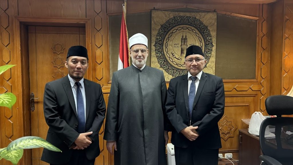 Kunjungan Pimpinan Pondok Pesantren Darunnajah dalam Rangka Memenuhi Undangan Grand Syeikh Al-Azhar, Mesir