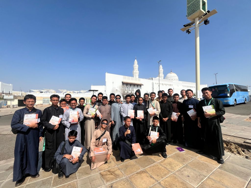 28 Santri Pesantren Darunnajah Ziarah ke Masjid Qiblatain, Madinah