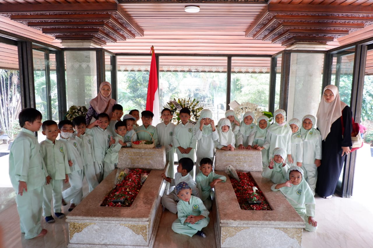 Kunjungan Makam Bung Hatta di Tanah Kusir