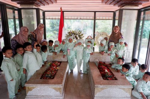 Kunjungan Makam Bung Hatta di Tanah Kusir