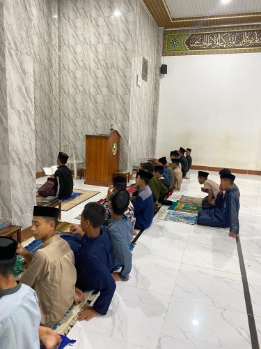 Mengoptimalkan waktu golden time santri Pondok Pesantren Tahfizhul Qur'an Darunnajah 17Golden Time, Shalat Tahajjud, akademik, pintar, kecerdasan, cerdas, santri