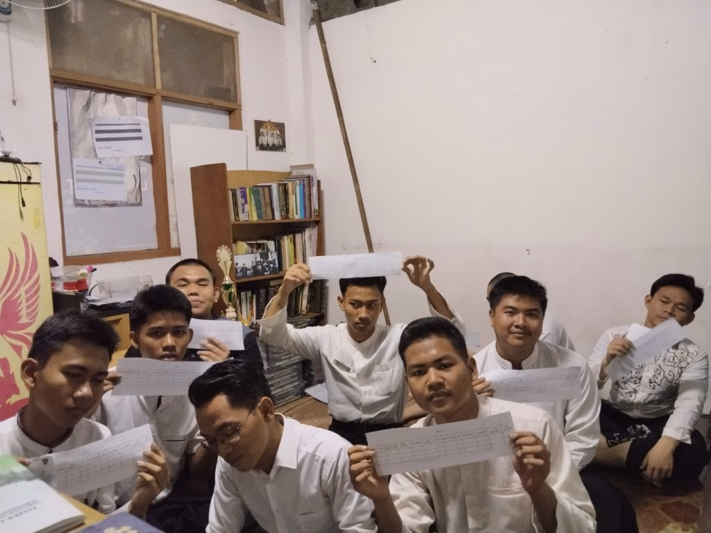 Menegakkan Disiplin  Bahasa dan Membentuk Karakter Santri