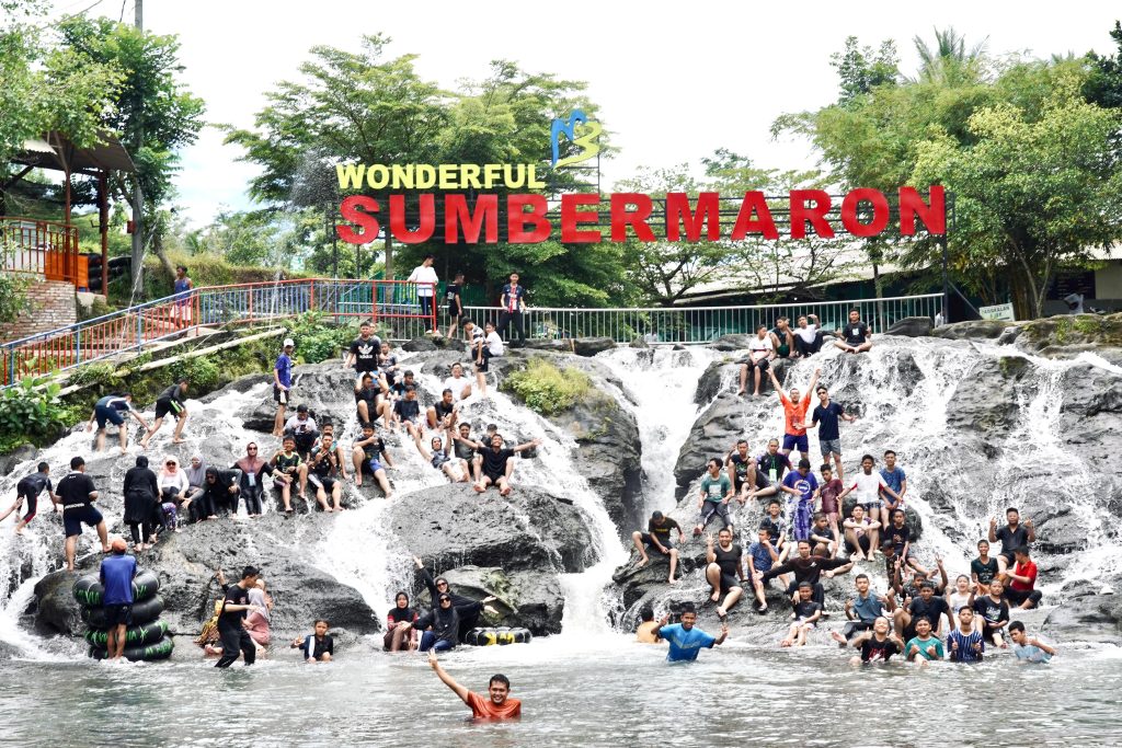 Santri Darunnajah Kunjungi Wisata Sumber Maron Malang