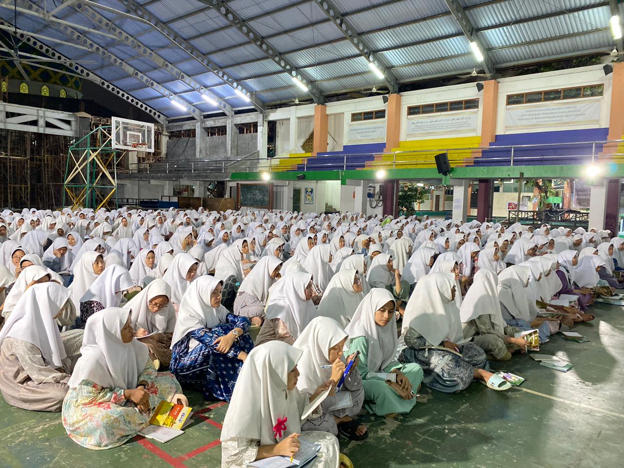 Pembekalan Kegiatan Safari Dakwah Santriwati kelas 1-5 di GOR Darunnajah