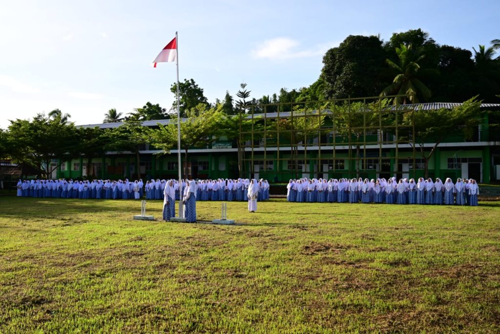 Suasana Upacara Sabtu Pagi di Pesantren Al-Manshur Darunnajah 3