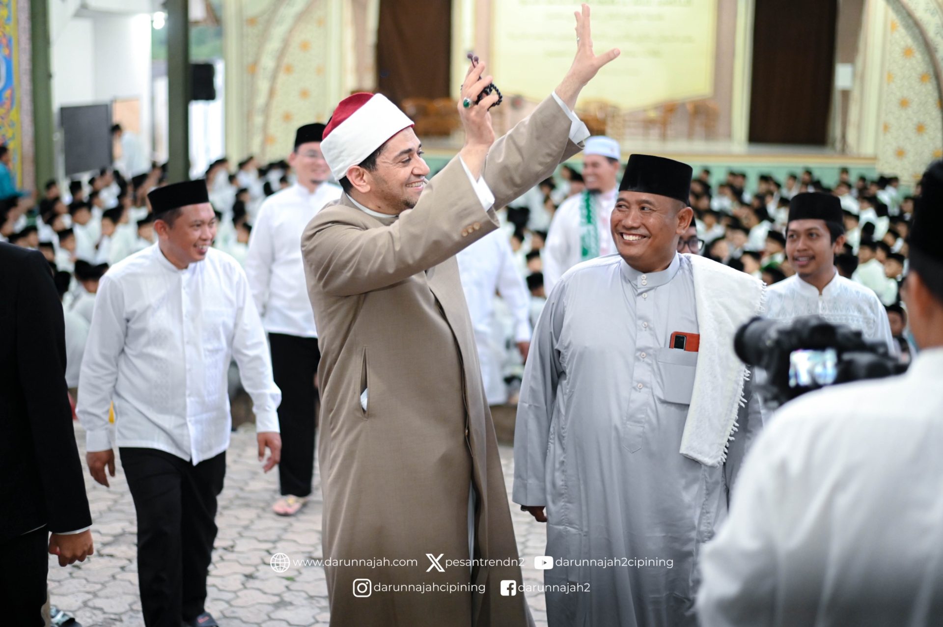 Memahami Adab Mengucapkan Salam: Kunci Keharmonisan dalam Islam