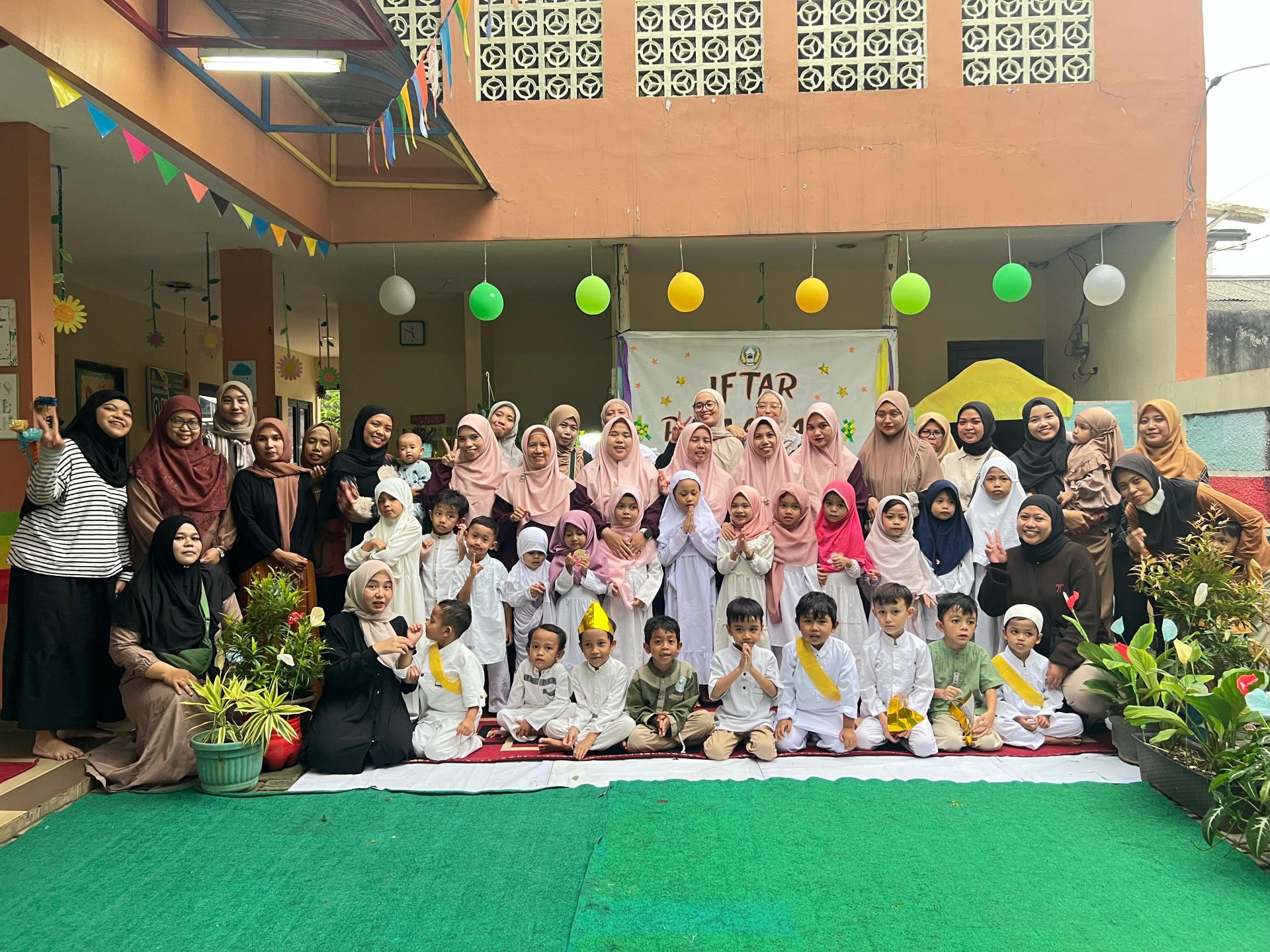 Semarak Kebersamaan Ramadhan Dalam Kegiatan Buka Puasa Bersama Di TK Islam 5 Darunnajah
