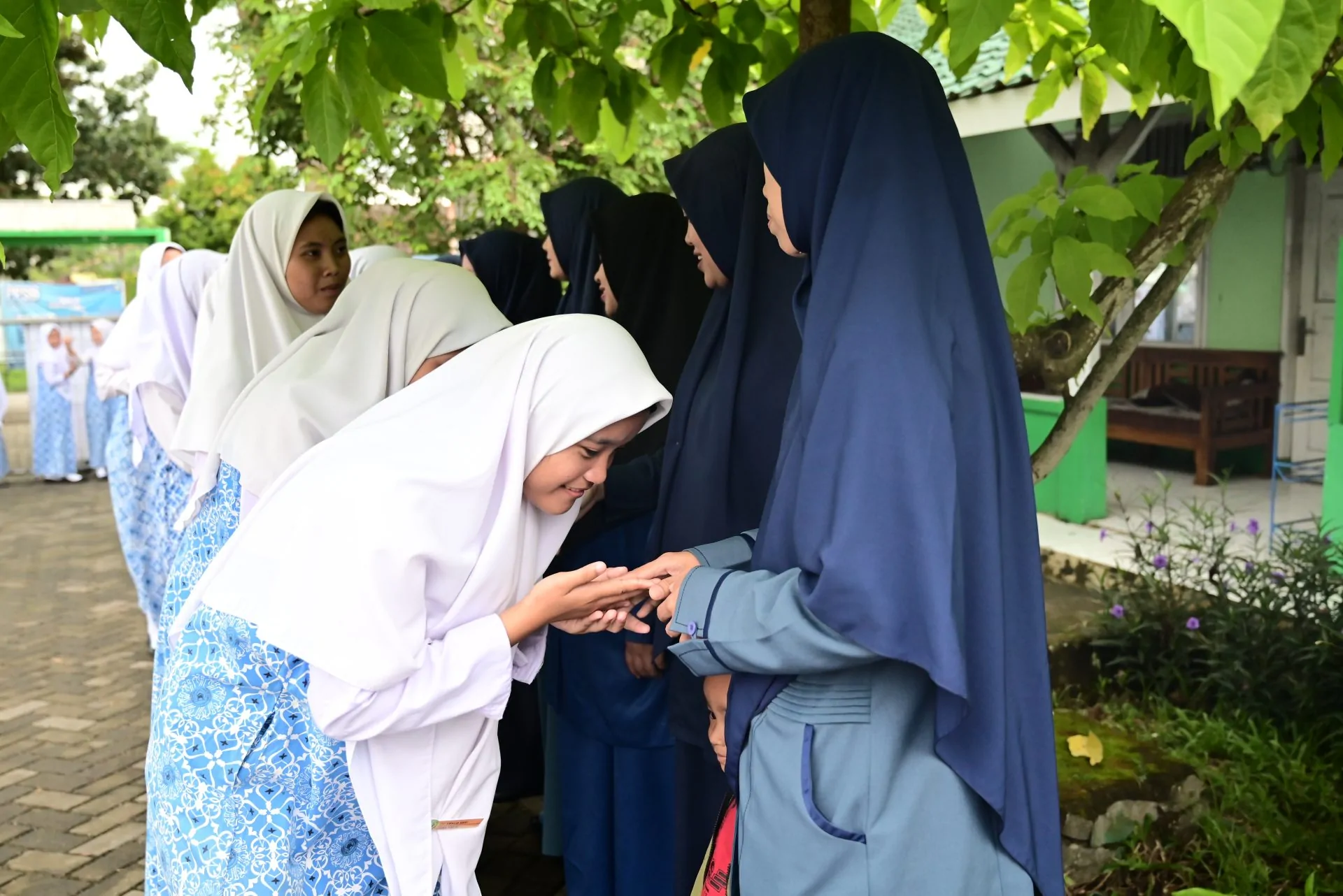 Halal Bi Halal Santriwati Darunnajah 3 Al-Manshur