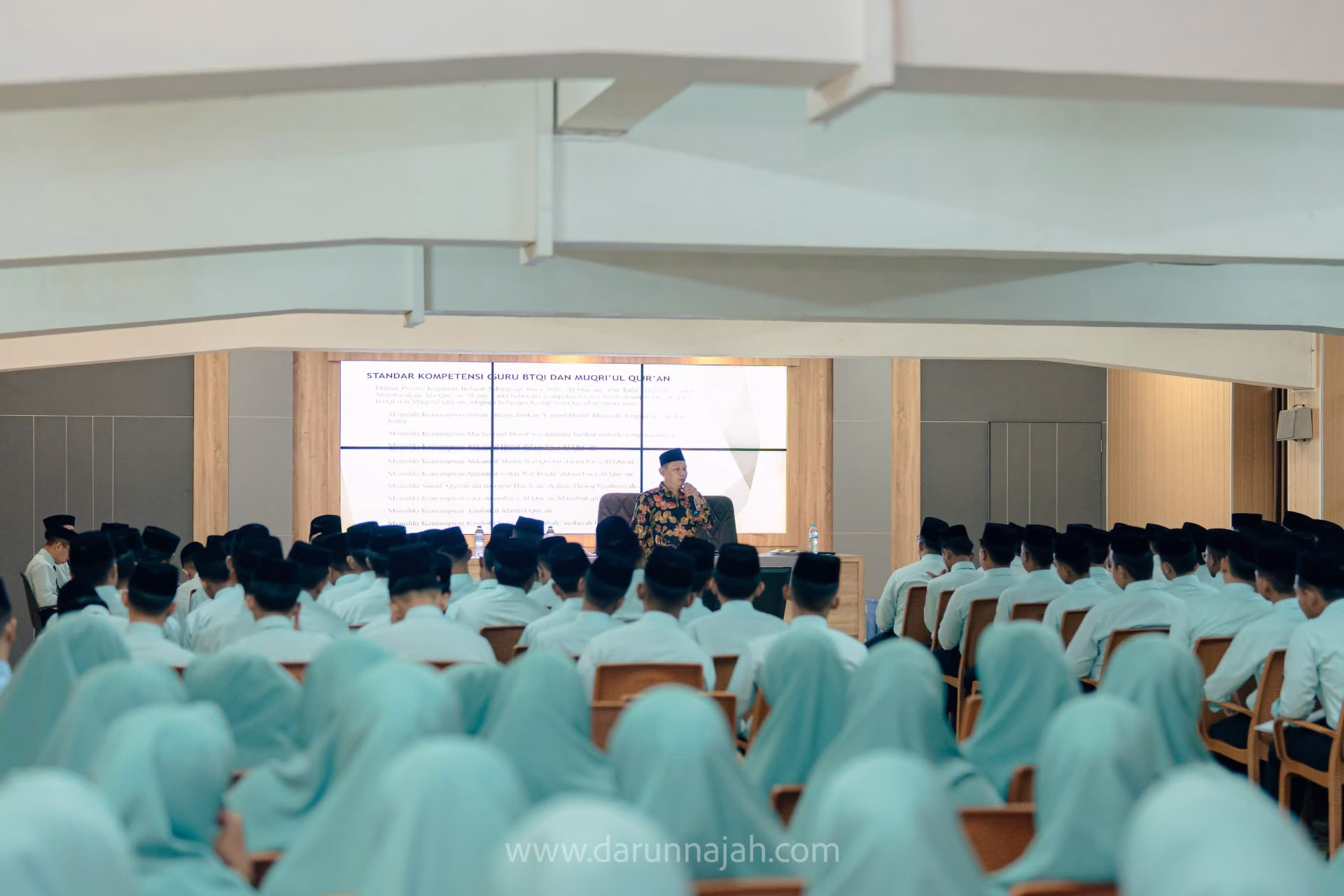 PEMBEKALAN BACA TULIS QUR'AN KELAS 5 TMI DARUNNAJAH: MEMBANGUN GENERASI CINTA AL-QUR'AN
