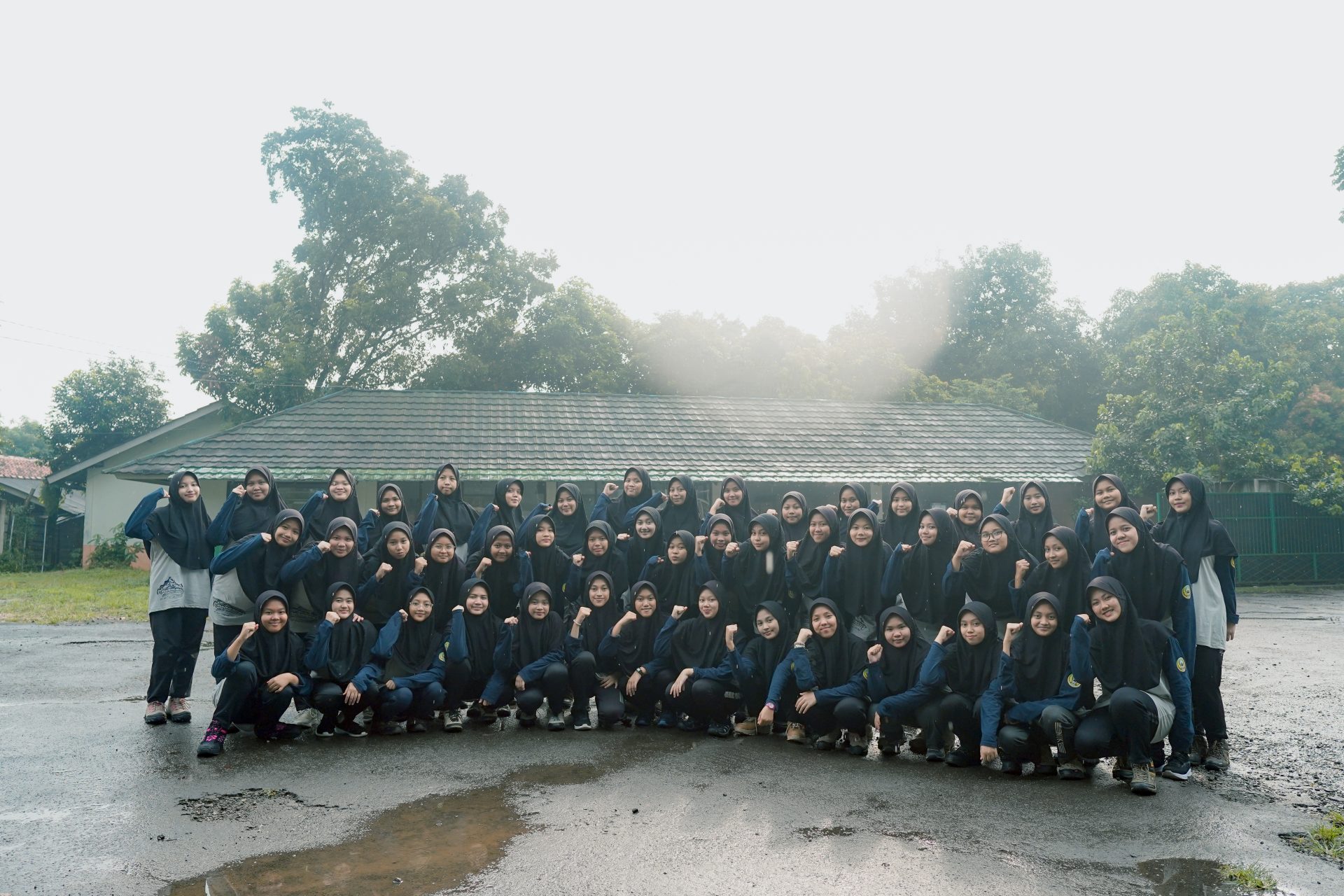 Pelepasan Mountaineering: Santri Kelas 4 TMI Siap Taklukkan Gede-Pangrango dengan Semangat dan Adab