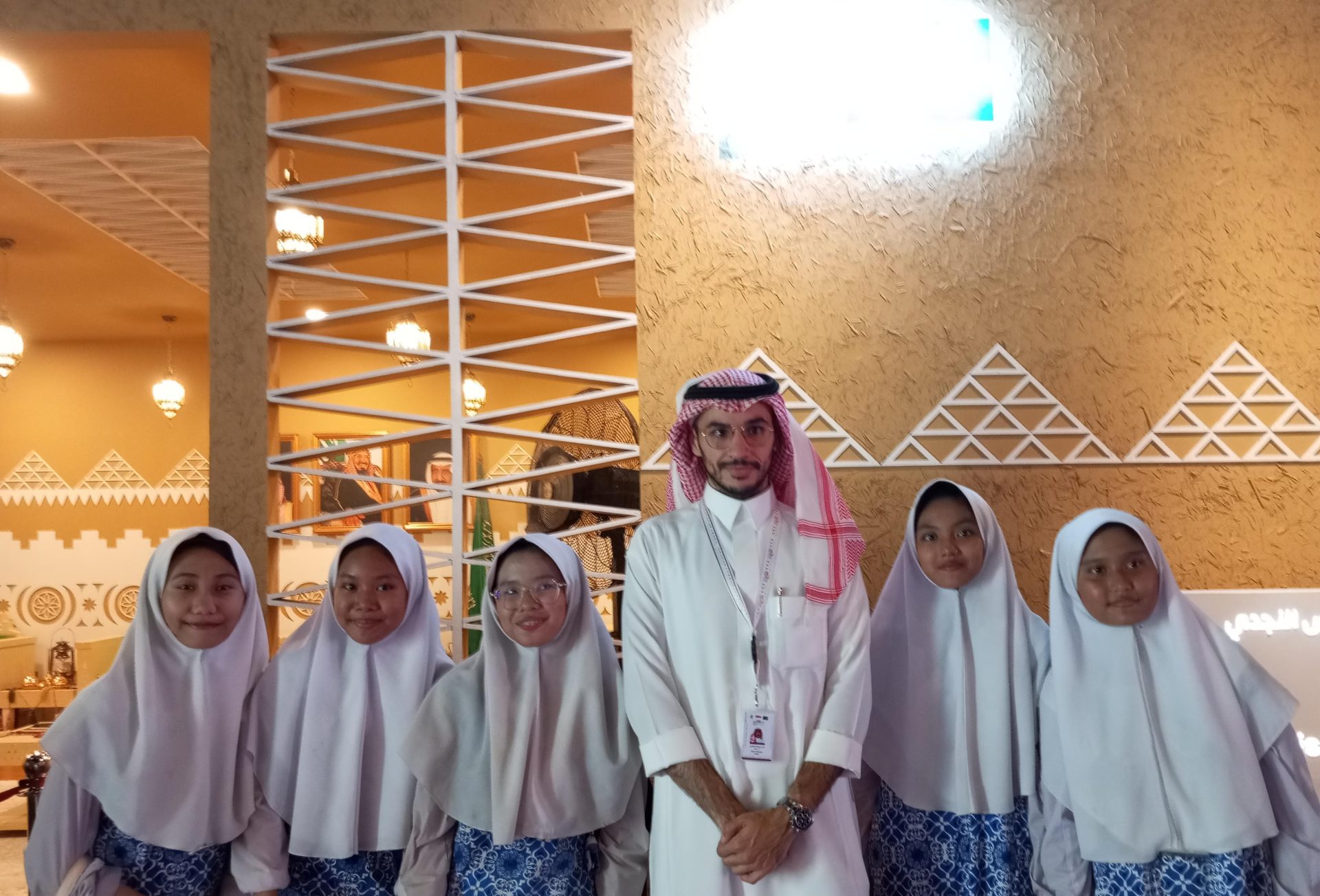 Santriwati Darunnajah Antusias Mengeksplorasi Khazanah Islam di Pameran Istiqlal