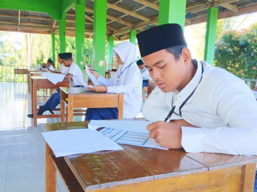 PESANTREN DARUNNAJAH 11 SELUMA BENGKULU SUKSES GELAR UJIAN AKHIR MADRASAH 2025