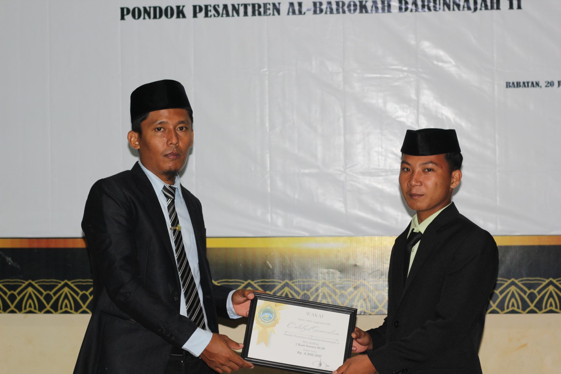 Malam Penuh Haru, Pondok Pesantren Al-Barokah Darunnajah 11 Rayakan Kelulusan TMI Catalyst Generation Angkatan VIII