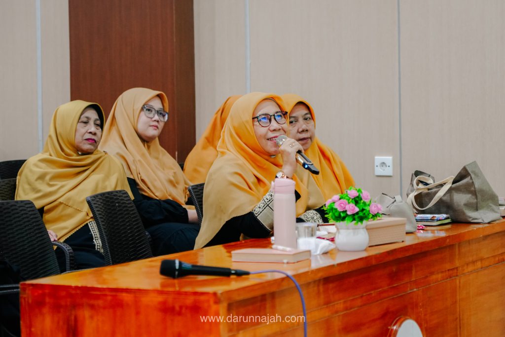 Sebanyak 250 Guru TMI Darunnajah Ikuti Pelatihan Service Excellence
