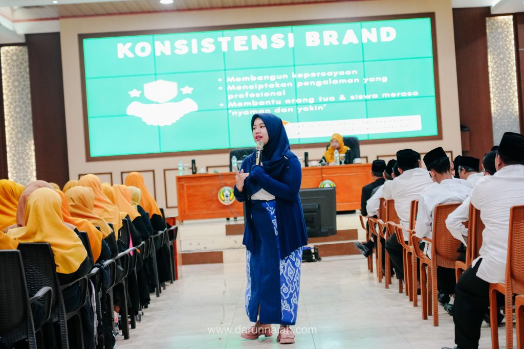 Sebanyak 250 Guru TMI Darunnajah Ikuti Pelatihan Service Excellence