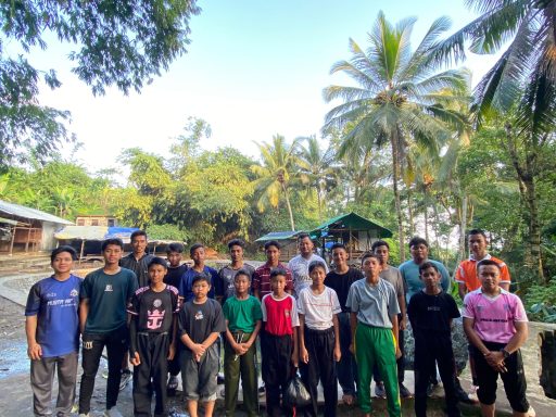 Santri Darunnajah 17 Jelajahi Alam Sekitar dalam Kegiatan Jalan Pagi