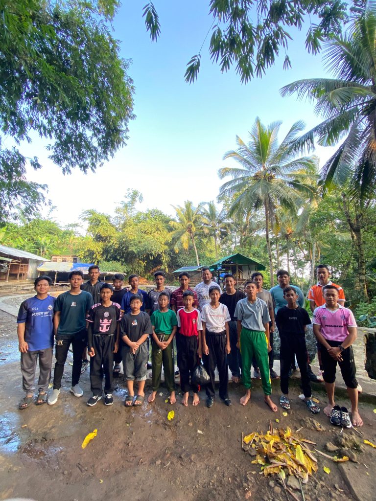 Santri Darunnajah 17 Jelajahi Alam Sekitar dalam Kegiatan Jalan Pagi